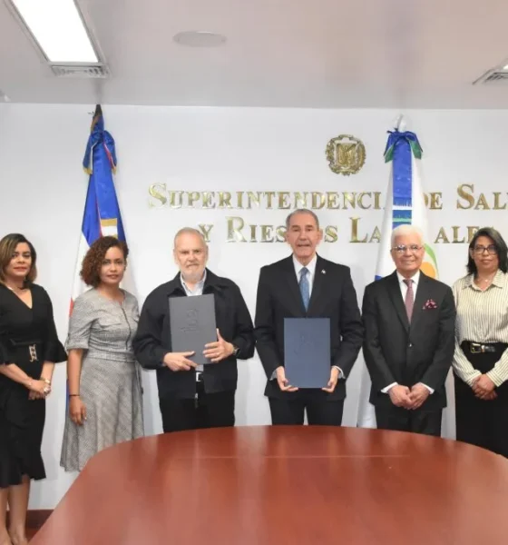 MESCyT y SISALRIL Firman Acuerdo para Mejorar la Interoperabilidad de Títulos en el Sector Salud